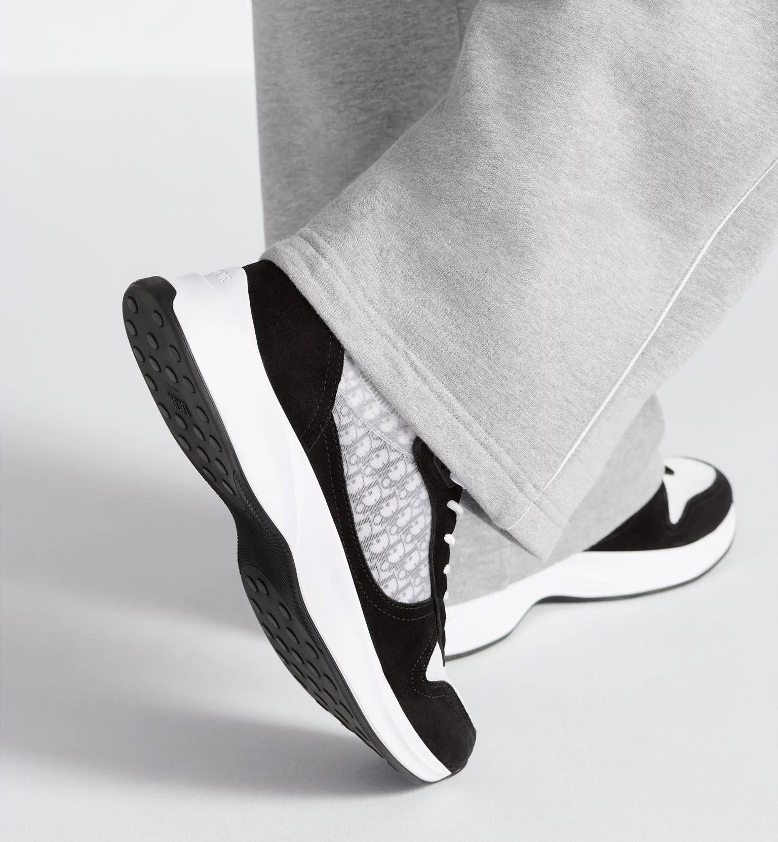 "B25" Sneaker – Image 9