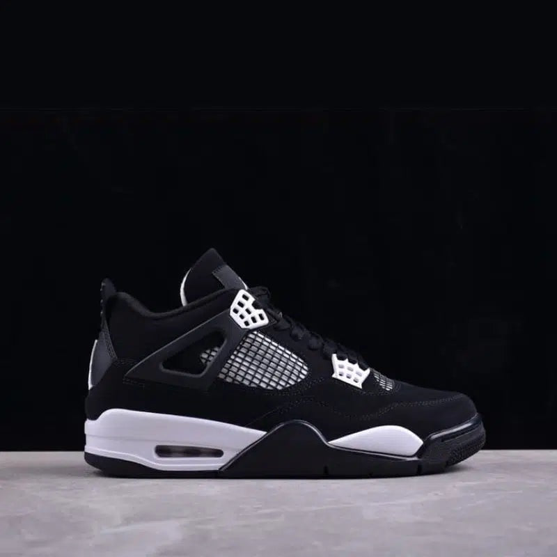 "J4" Storm – Image 2